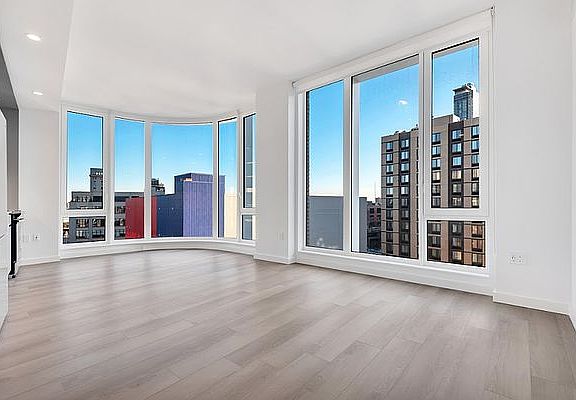 3rd image of 29-17 40th Ave #606