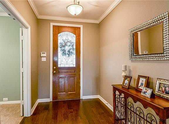 3rd image of 811 Miramar Dr