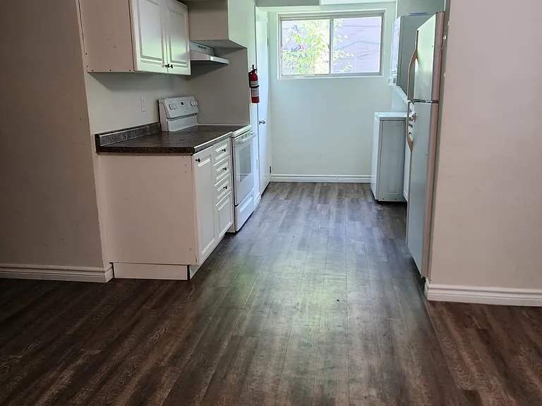 76 Bernick Dr #LOWER — Photo 5