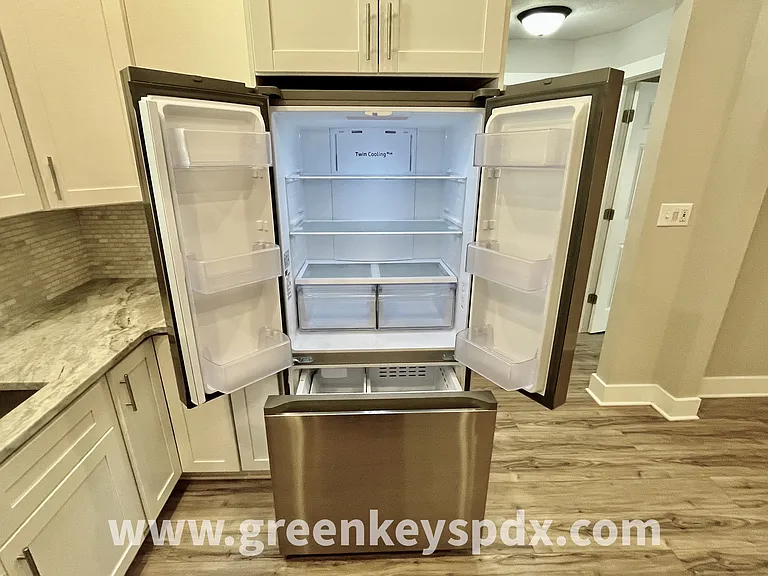 3175 N Kenwood Ave — Photo 12