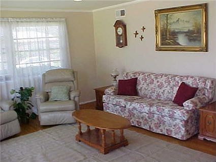 3rd image of 9240 Hecla Ave