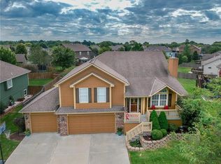 319 Eagle Glen Dr, Raymore, MO 64083