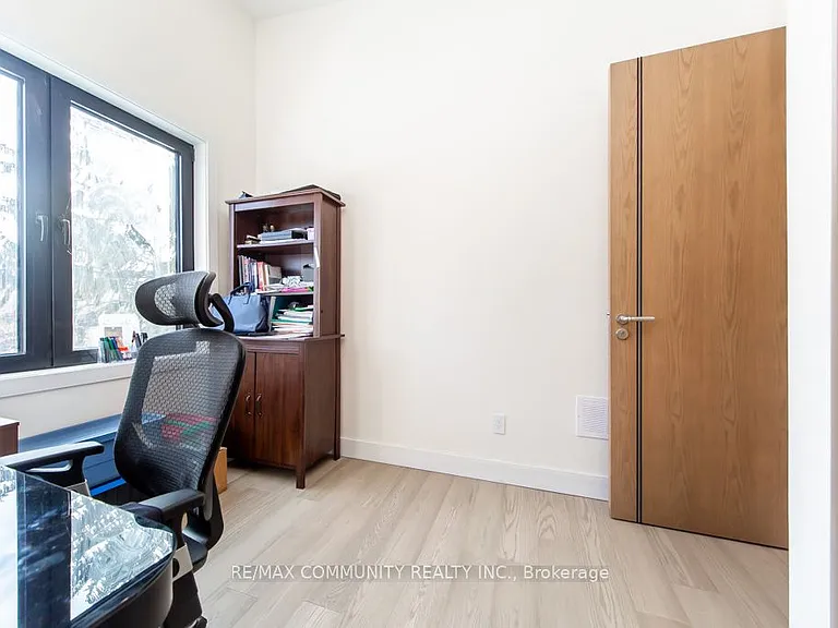 475 Wilson Rd N — Photo 40