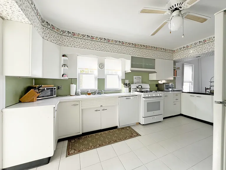 7401 Ventnor Ave — Photo 9
