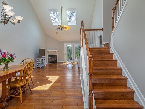 2nd image of 1781 Courtney Ave