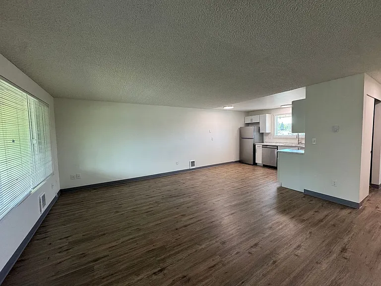 Somerset Apartments — Photo 11