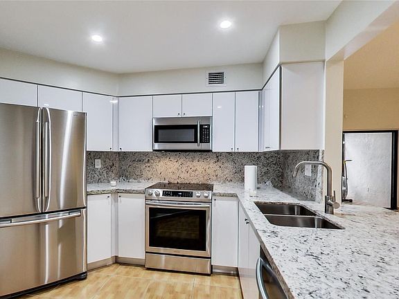 3rd image of 9407 Fontainebleau Blvd APT 201