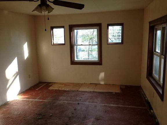 4th image of 1124 Crestline Dr