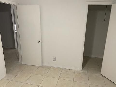 5th image of 917 Lora St #2