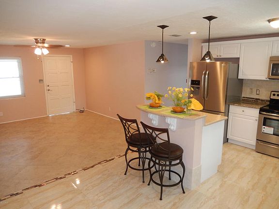 4th image of 1159 Palm View Dr