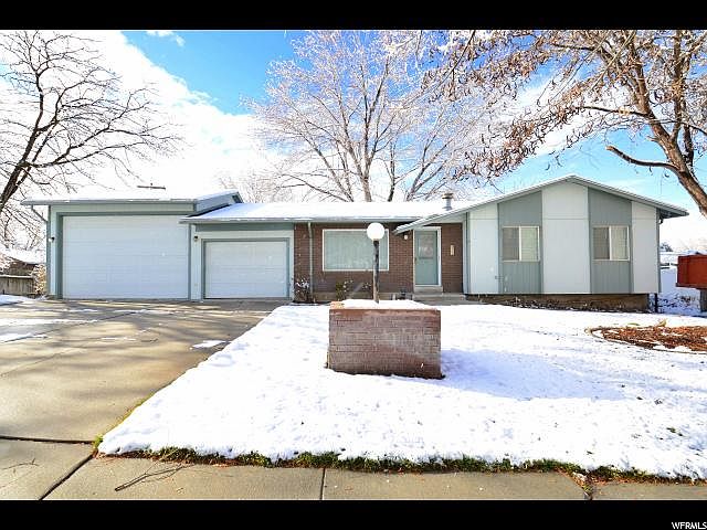 1st image of 823 Edgehill Dr