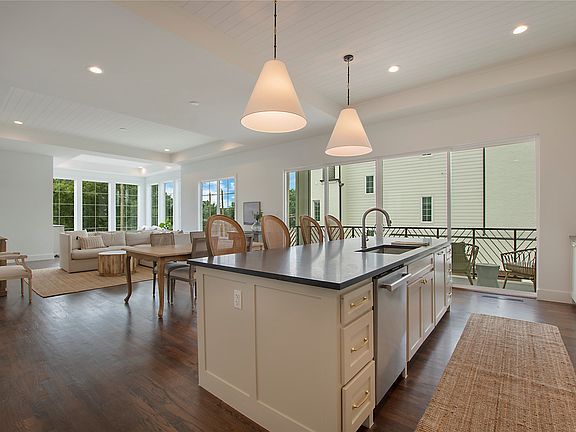 5th image of 1029 Mobile St