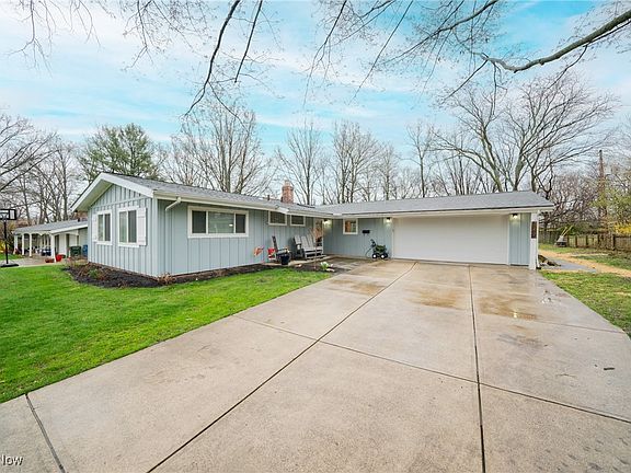 3rd image of 549 Edinborough Dr