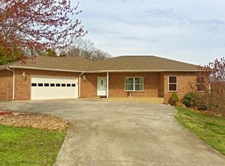 833 Chestnut Grove Cir, Dandridge, TN 37725