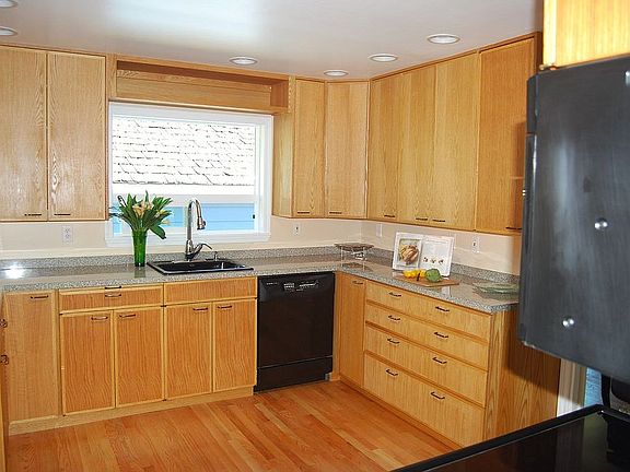 Beautiful, large kitchen