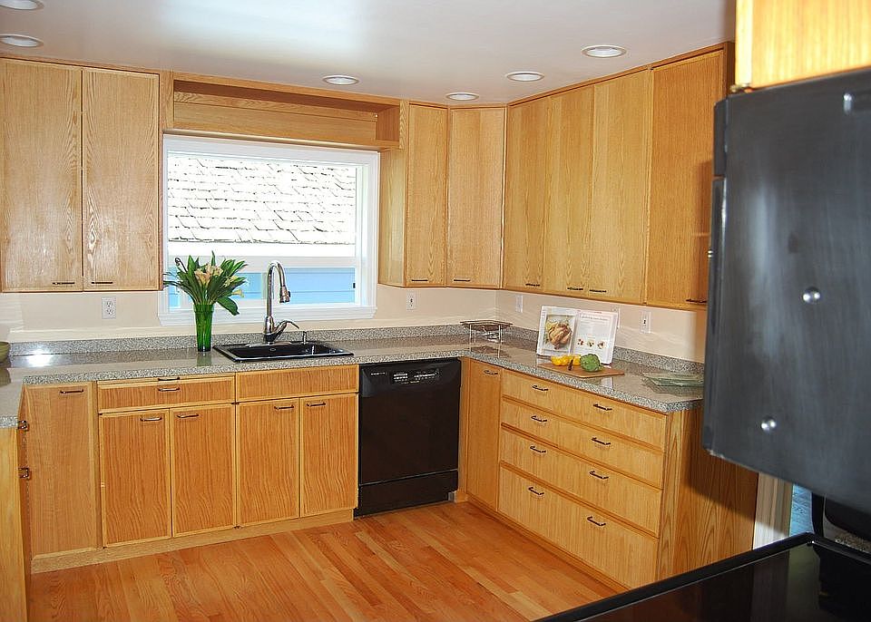 Beautiful, large kitchen