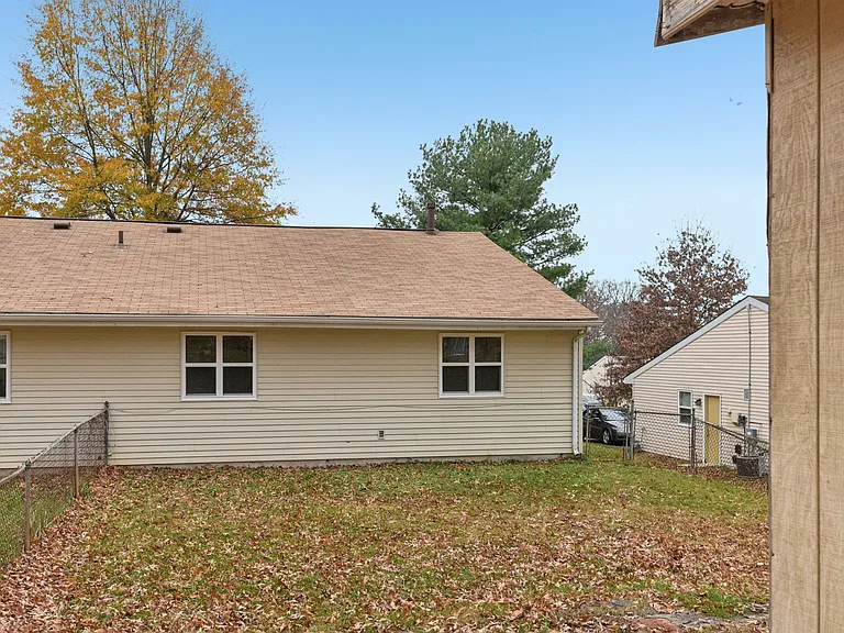 Howard Hills Rental Townhomes and Duplexes — Photo 28