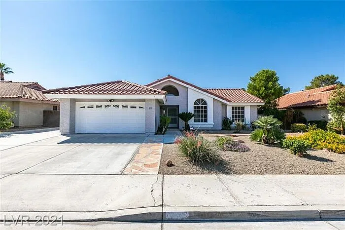 3 bed, 2.0 bath, 1376 sqft, $2,237 — Photo 2