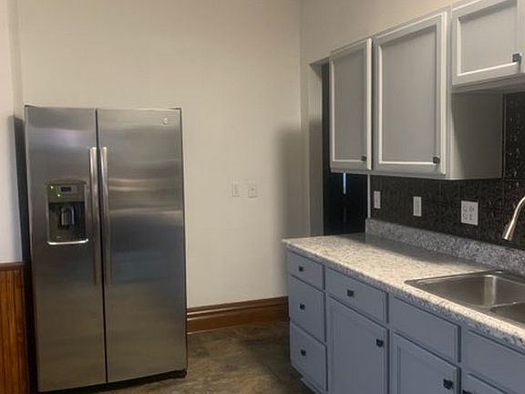5th image of 8957 W Olive St