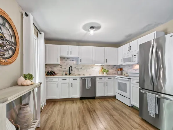 40 Country Hill Ln, Haverhill, MA 01832