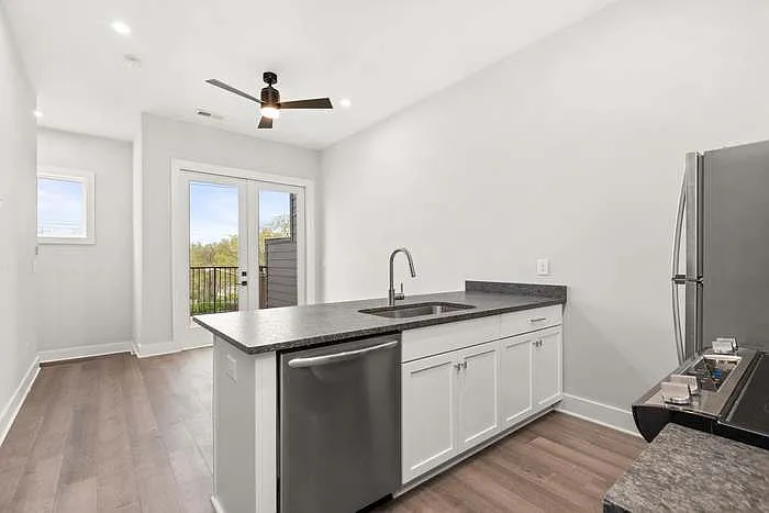 5916 Morrow Rd #200 — Photo 1