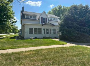 109 N Pine St, Blue Hill, NE 68930