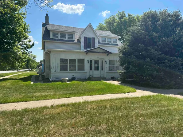 109 N Pine St, Blue Hill, NE 68930