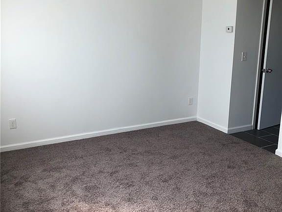 3rd image of 294 Ivy Ln