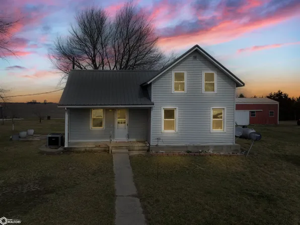 4015 Fee Rd, Center Point, IA 52213