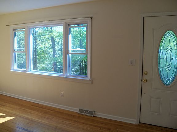 3rd image of 506 Edwards Dr