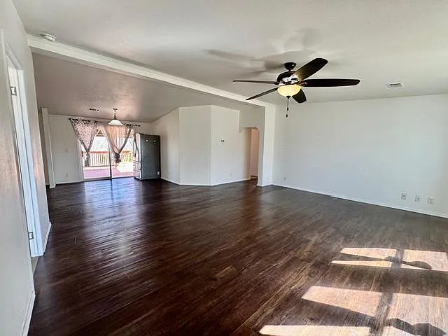 2401 W Covey Ln — Photo 6