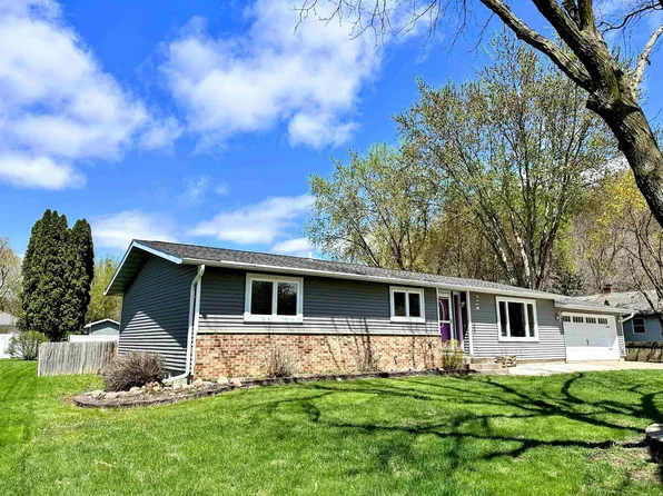 1207 E Iowa St, Prairie Du Chien, WI 53821
