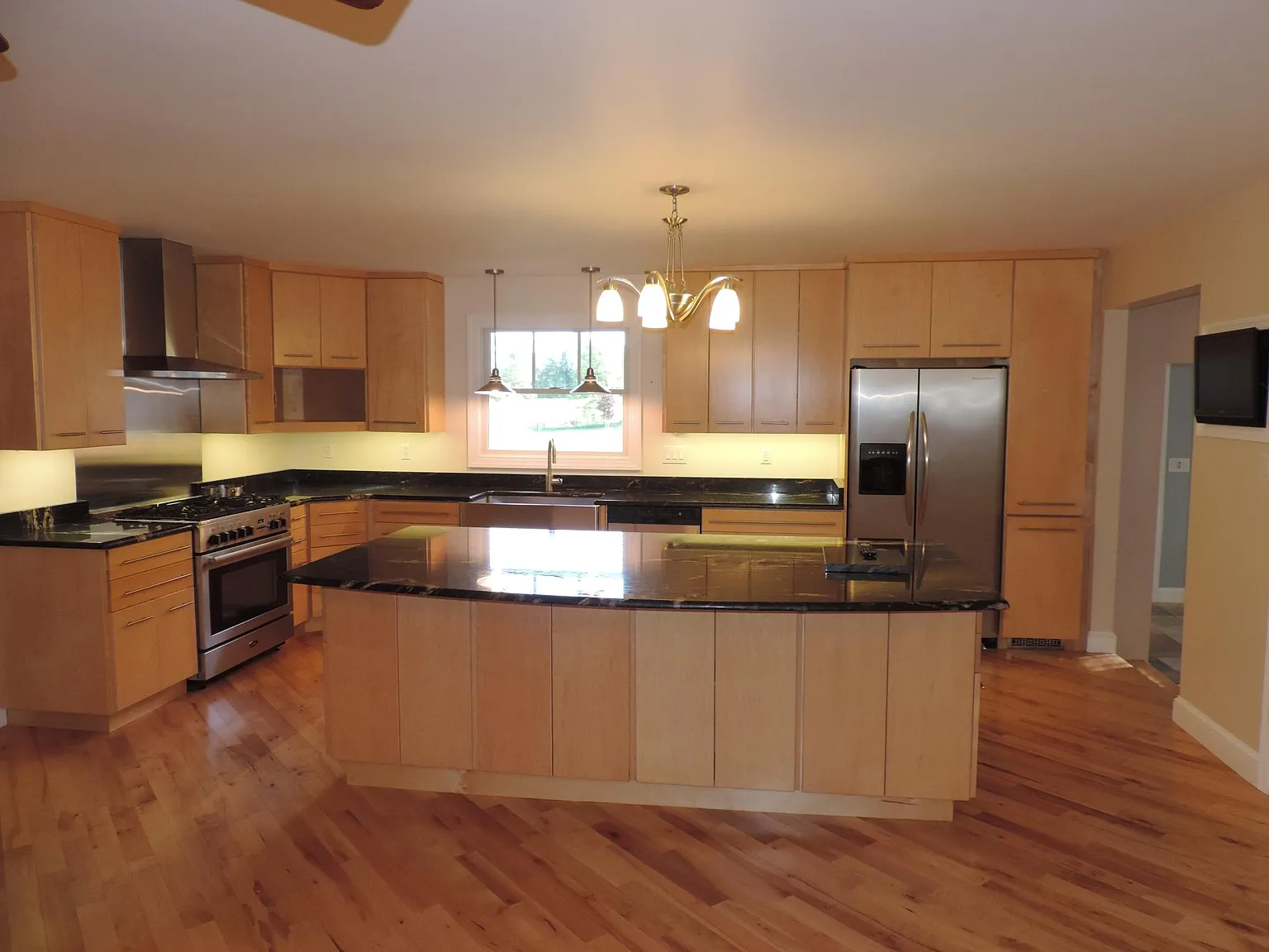 1637 Truslow Rd — Photo 3