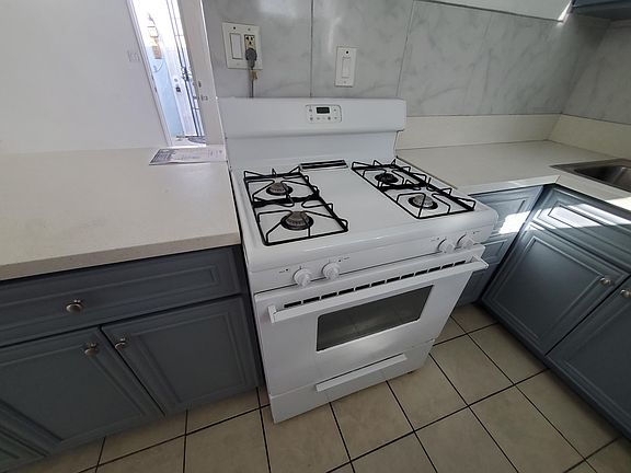 5th image of 2309 Grand Ave