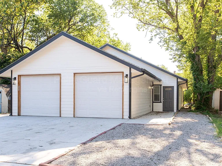 315 S Green St — Photo 19