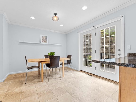 3rd image of 826 Quadrilla St