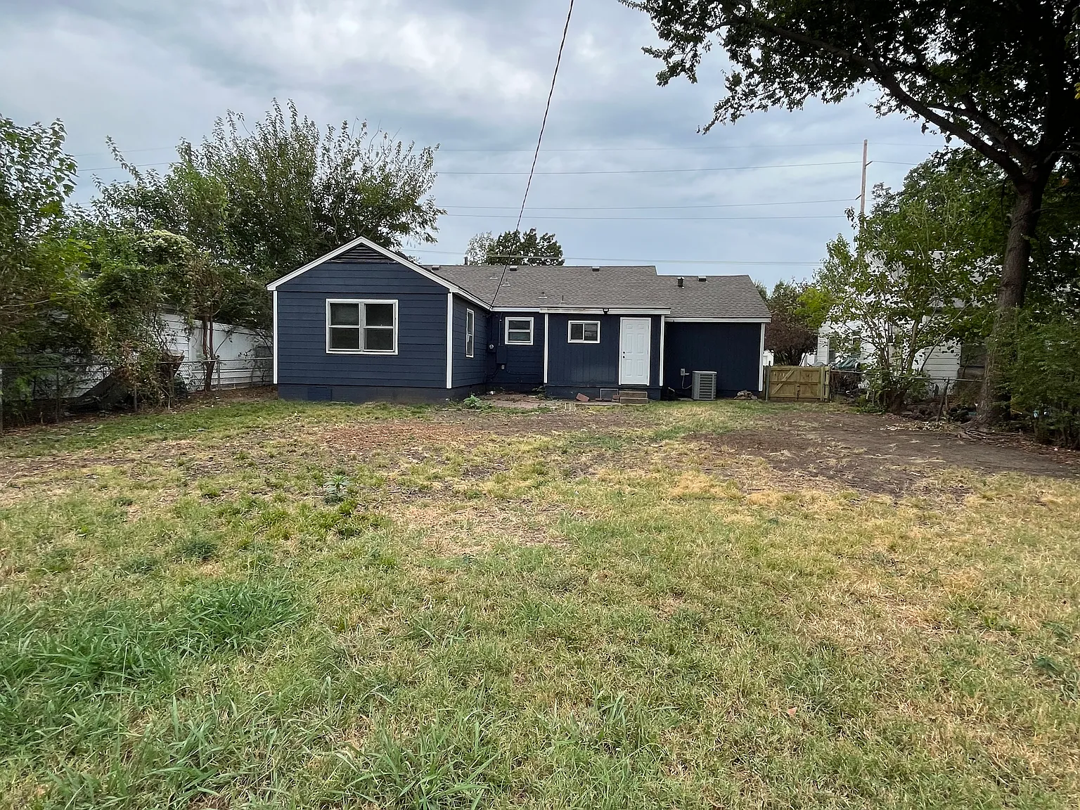 3 bed, 1630 sqft, $1,400 — Photo 2