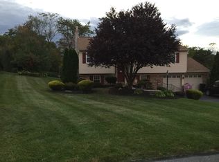 2628 Hedgerow Ct, Fogelsville, PA 18051