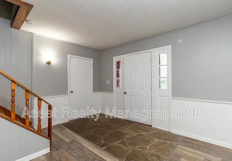 630 Colonial Dr — Photo 12