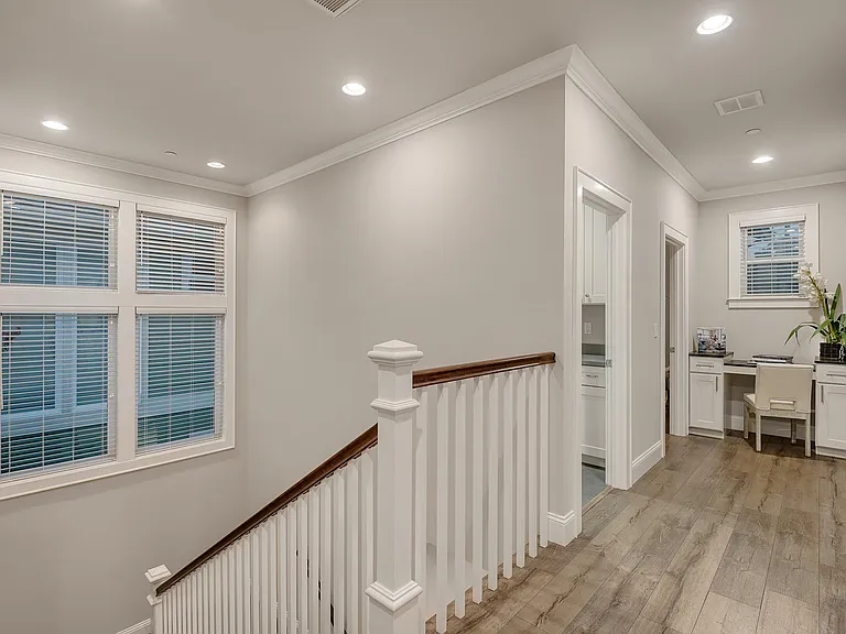552 Coe Ave — Photo 16