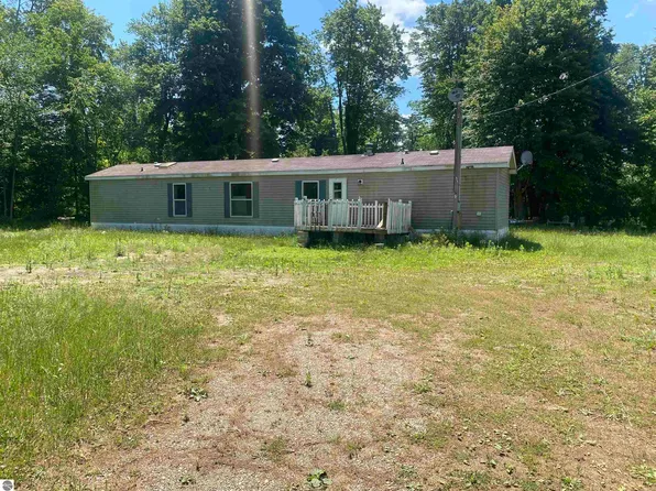 10861 W McGregor Rd, Riverdale, MI 48877