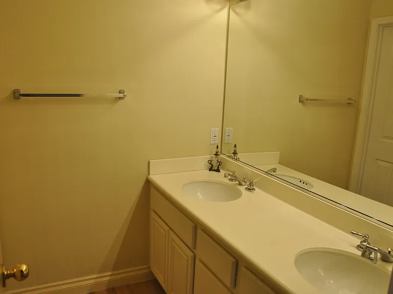 12 Del Cambrea — Photo 23