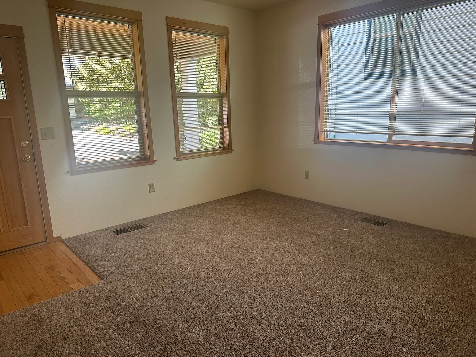 3 bed, 2.5 bath, 1812 sqft, $2,500 — Photo 4