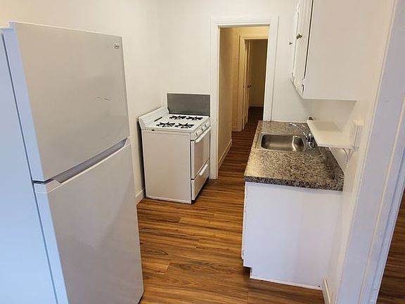 4th image of 849 S Gramercy Dr #202
