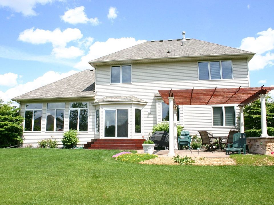 The home backs up to the wooded park!