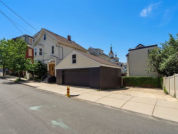 2nd image of 10 Orange St
