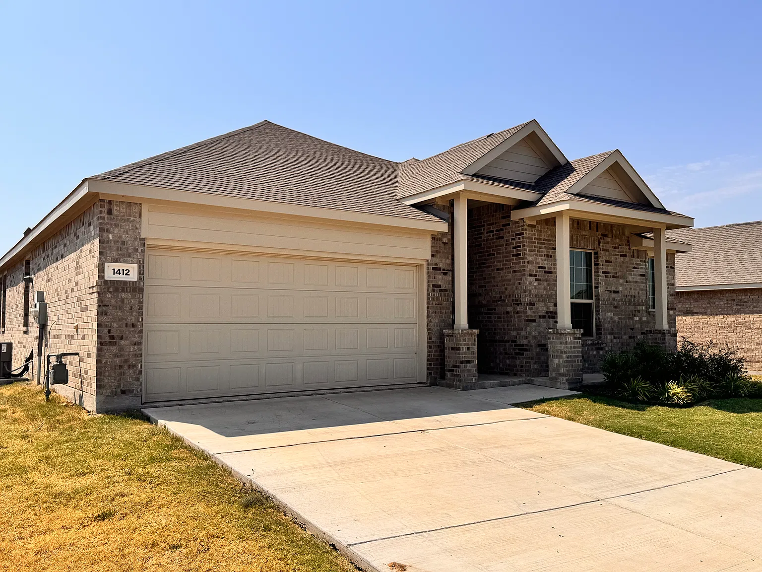 4 bed, 1996 sqft, $2,500 — Photo 2