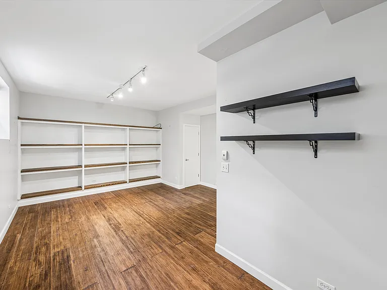 6829 N Lakewood Ave #1 — Photo 23