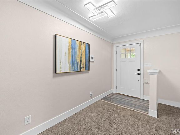 4th image of 241 Sunset Dr