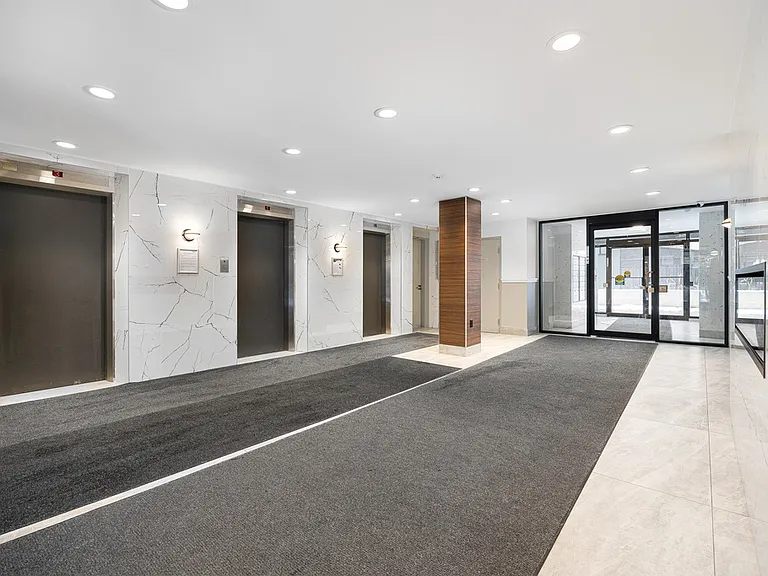 100 Gloucester St — Photo 14